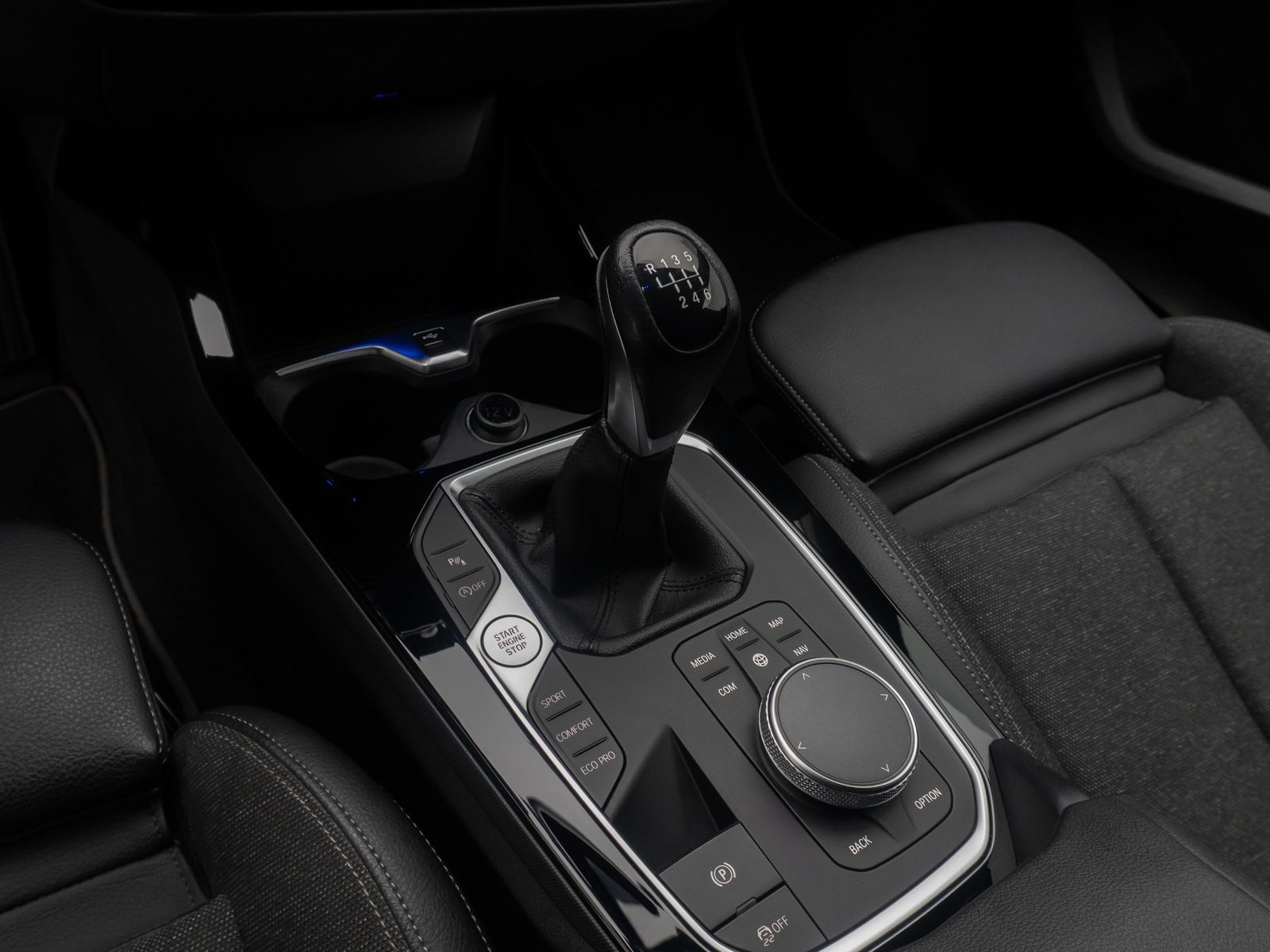 Fahrzeugabbildung BMW 118i Sport Line LED Navi DAB Tempomat