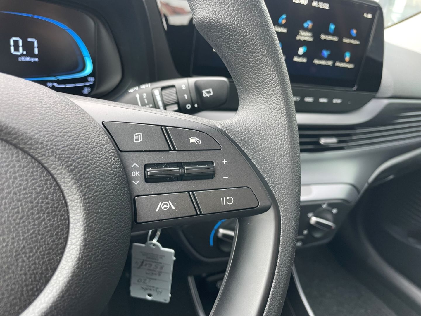 Fahrzeugabbildung Hyundai i20 Select Verkehrszeichenerk SpurhalteAss Navi