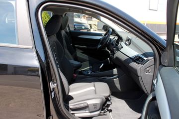 Fahrzeugabbildung BMW X2 sDr 20i Steptr. Adv Pano H&K HUD PDC LED WLan