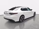 Alfa Romeo GIULIA 2.0 TURBO 16V Q4 VELOCE PANORAMA TECHNOLO - Alfa Romeo Giulia veloce mit Benzin-Antrieb