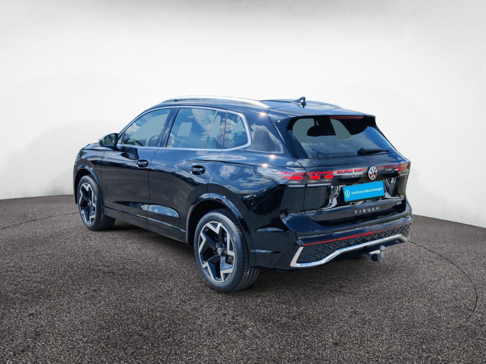 Volkswagen Tiguan 1.5 TSI DSG R-Line Matrix 360° AHK Navi foto 4