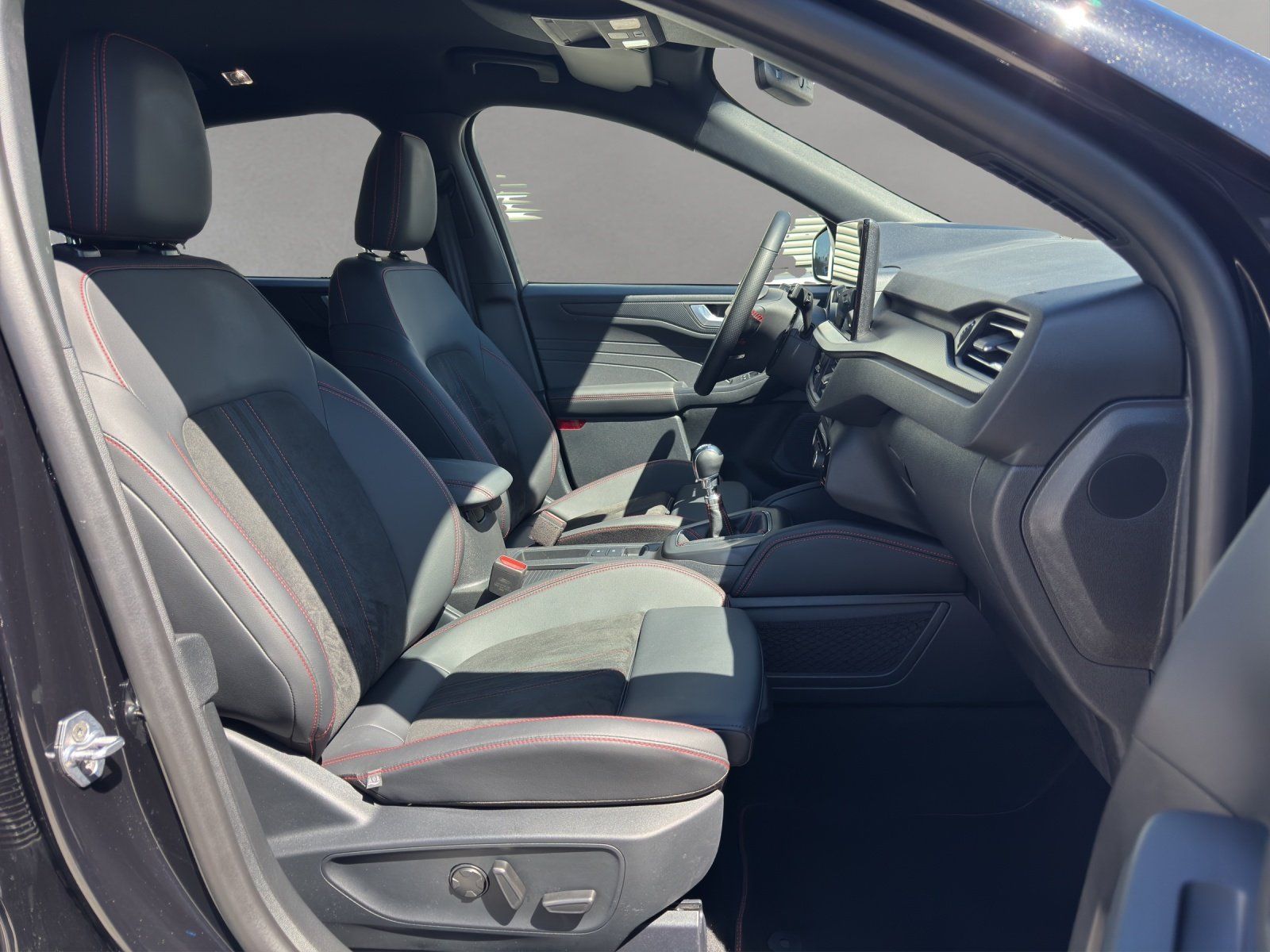 Fahrzeugabbildung Ford Kuga 1.5 ST-Line X MATRIX/ACC/KAMERA/NAVI/AHK/