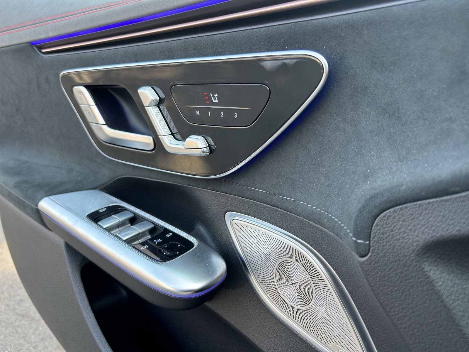 Fahrzeugabbildung Mercedes-Benz EQE 43 AMG Prem HYPER Night DISTRO KeyGo AHK HAL