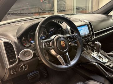 Porsche Cayenne - 8