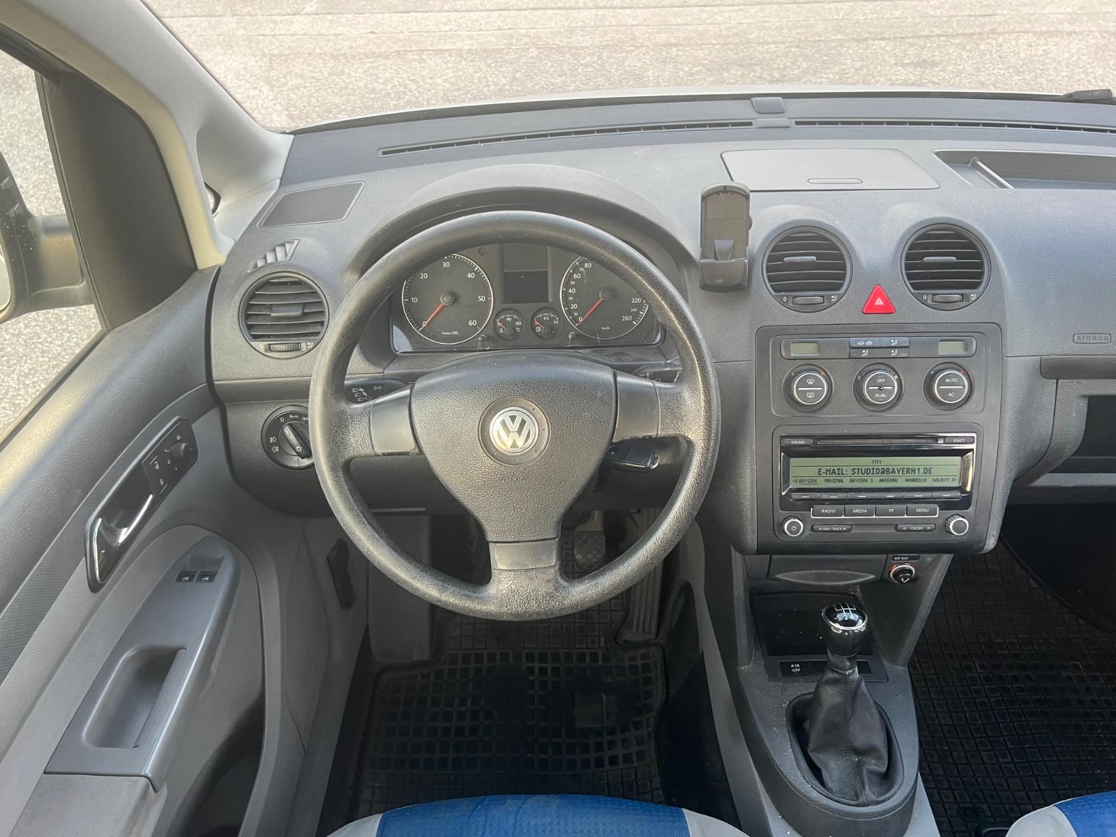 Volkswagen Caddy 2010 — photo 17