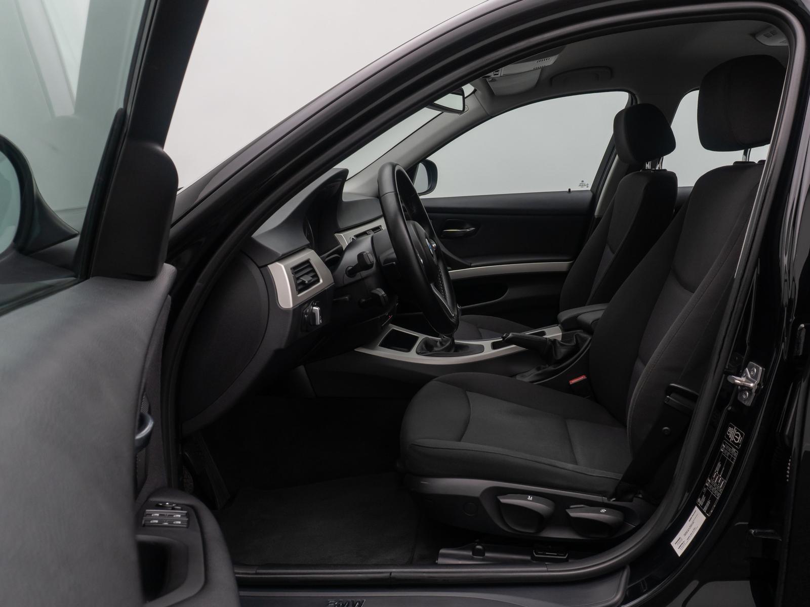 BMW 318 2012 — photo 19