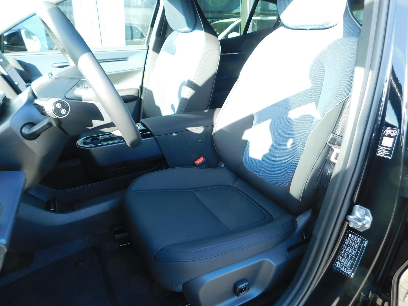 Fahrzeugabbildung Volvo EX30 single Motor ext. Range Plus Black Edition