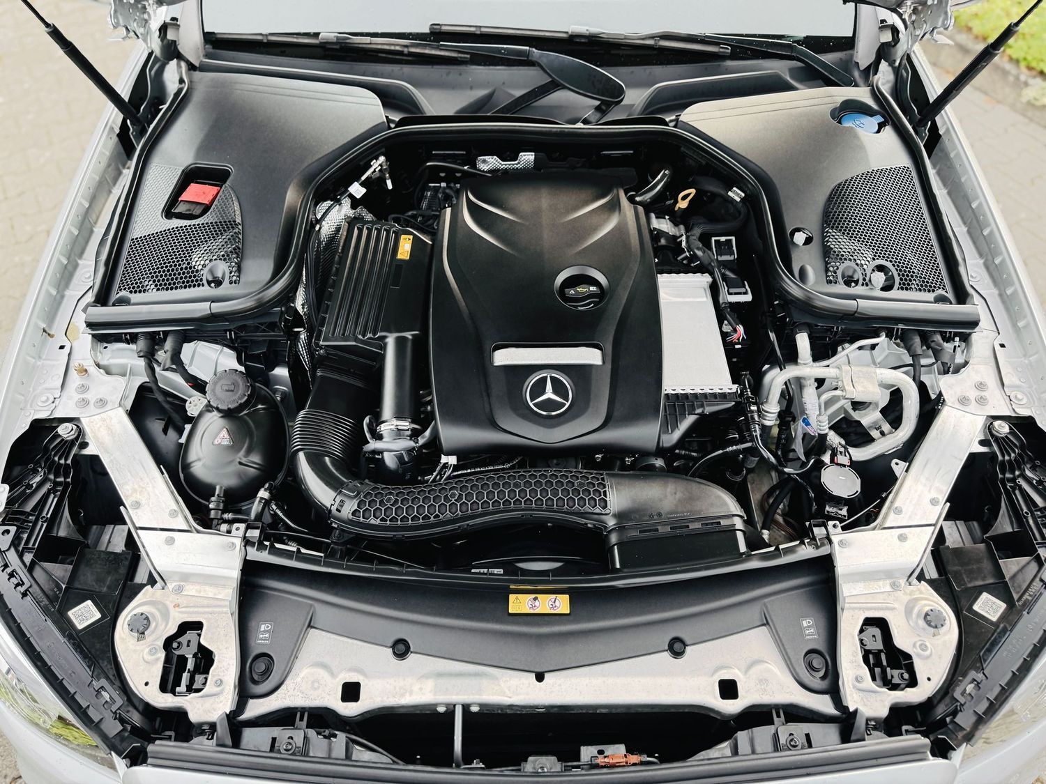 Fahrzeugabbildung Mercedes-Benz E 200 AMG, Multibeam, Memory, 360°, Comand, PTS,
