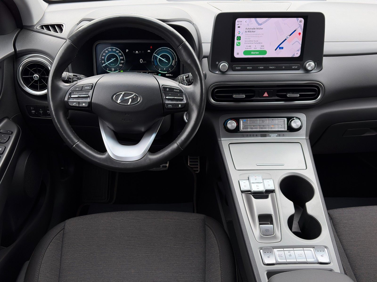 Fahrzeugabbildung Hyundai KONA E Select LHZ SHZ ACC PDC LKA CarPlay CAM