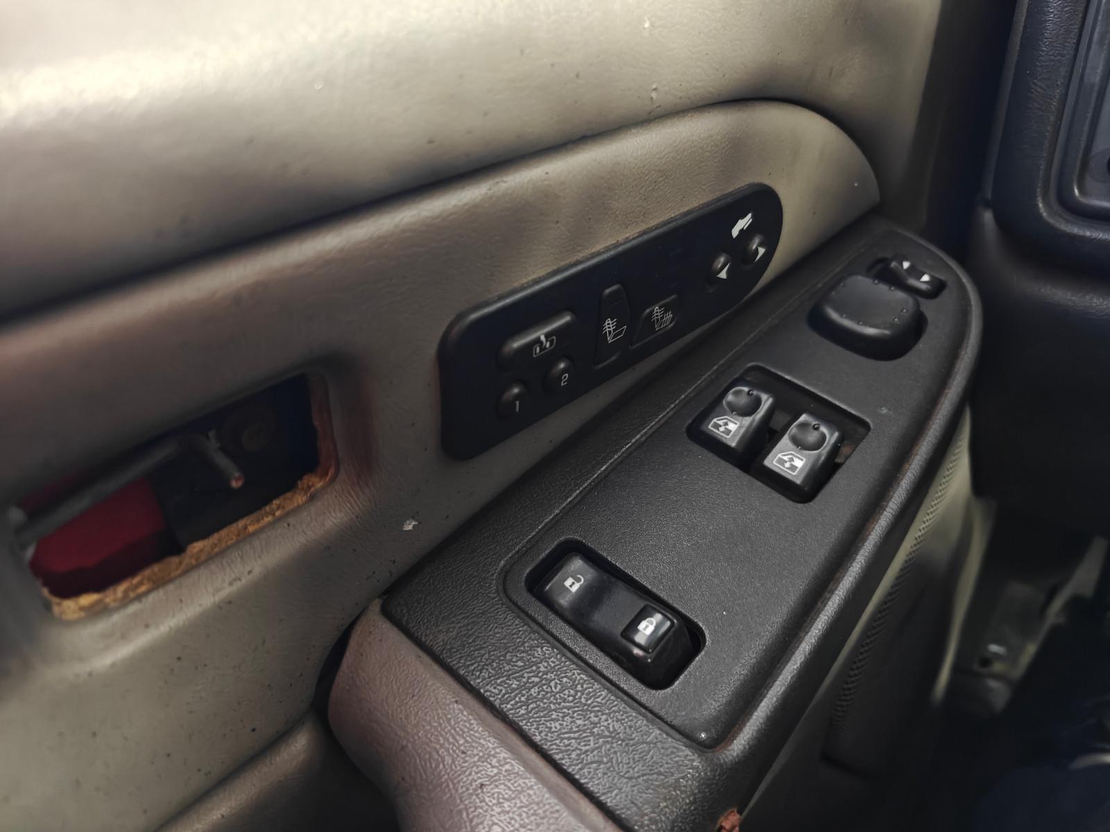 Chevrolet Silverado 2004 — photo 16