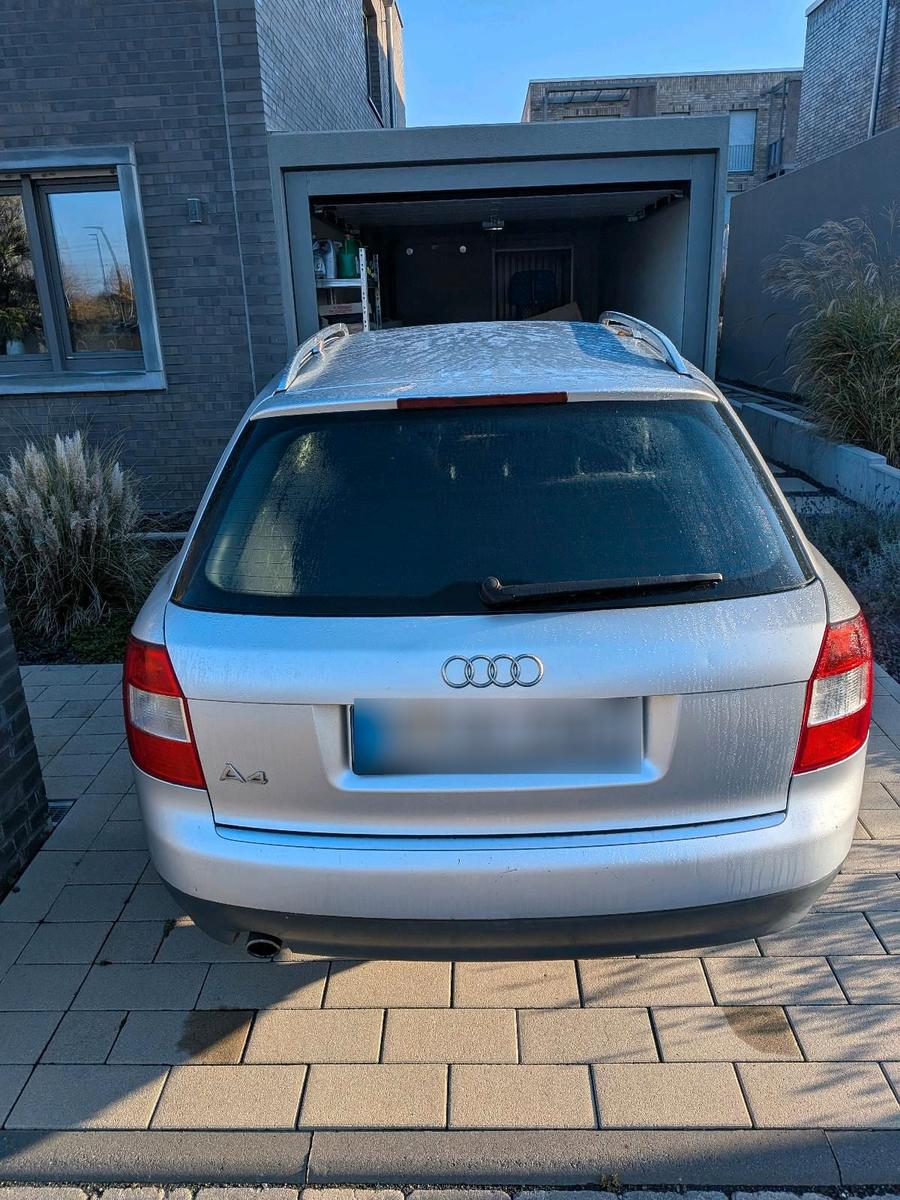 Audi A4 2004 — photo 6