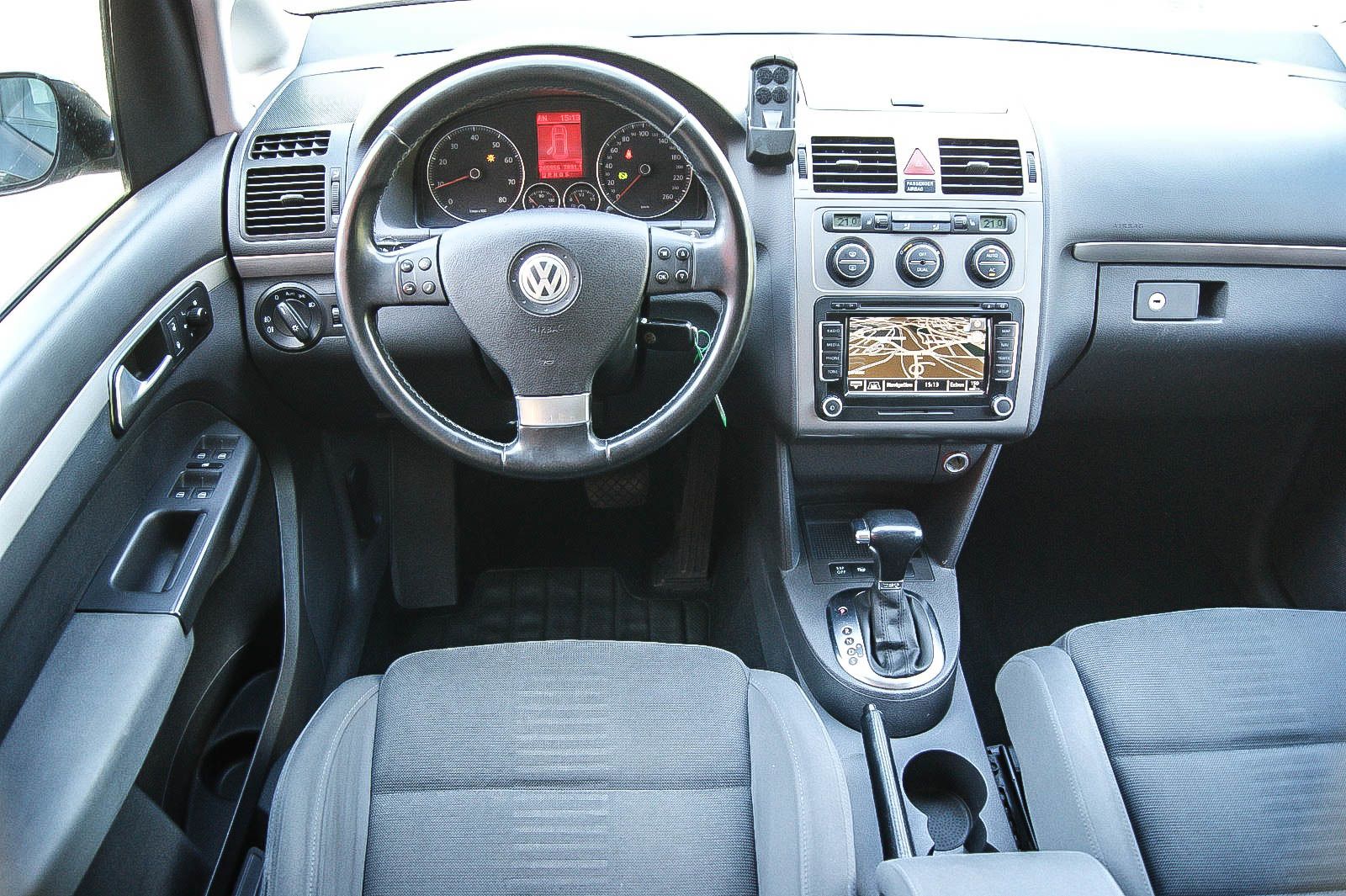 Fahrzeugabbildung Volkswagen Touran 1.4TSI DSG Highline 7-SITZE
