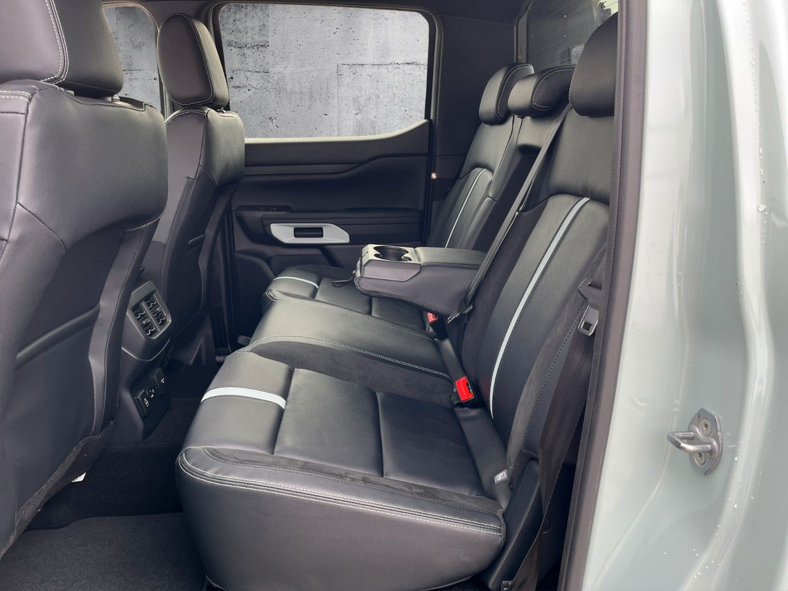 Fahrzeugabbildung Ford Ranger PHEV Stormtrak  DoKa