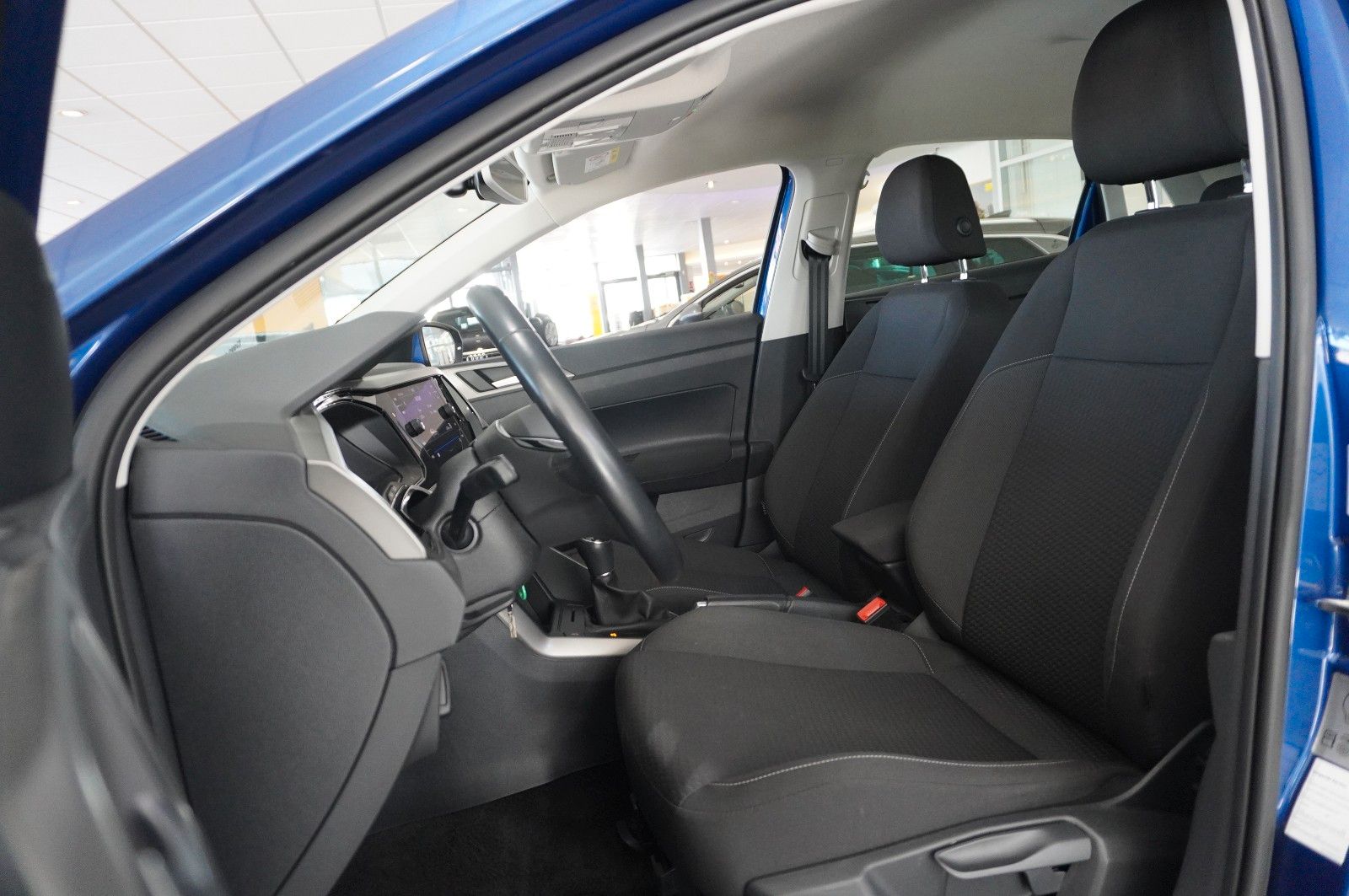 Fahrzeugabbildung Volkswagen Polo VI 1.0 TSI COMFORTLINE NAVI/LED/KAMERA/DAB+