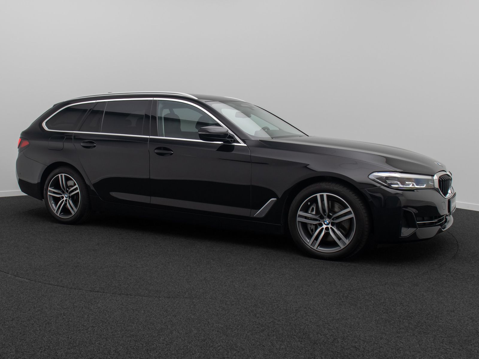 Fahrzeugabbildung BMW 530d xD ACC HUD DAB Kamera AHK Alarm H/K Sport