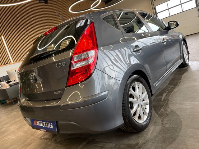 Hyundai i30 *TEMPOMAT*SZHZ*KLIMAAUTOMATIK*PDC*