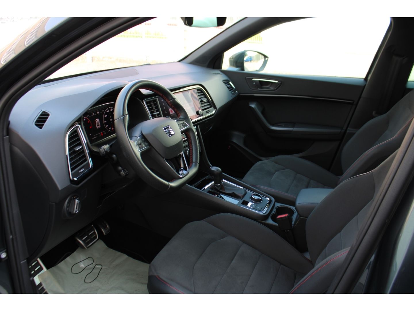 Fahrzeugabbildung SEAT Ateca 4Drive FR ACC LED Pano RFK Full Link AHK W