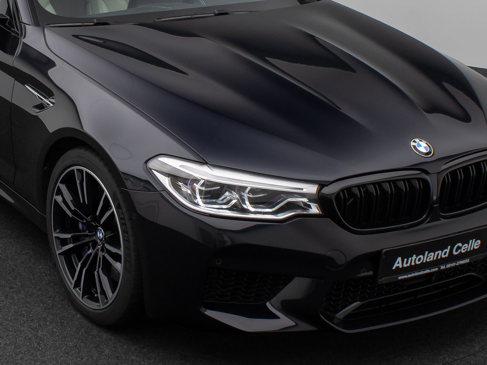 Fahrzeugabbildung BMW M5 xD 360°HUD DAB B&W SoftCl Massage Komfort
