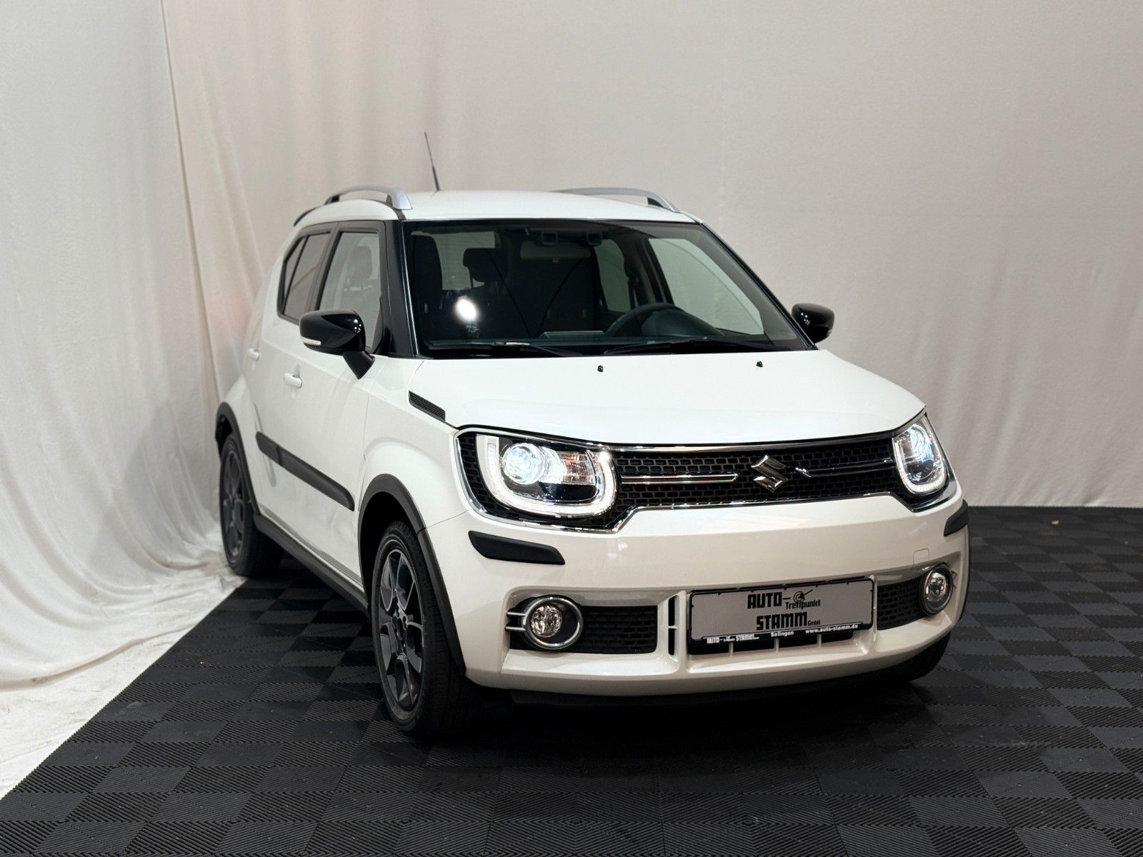 Fahrzeugabbildung Suzuki Ignis Comfort + / NAVI / CAR PLAY / SITZHEIZUNG
