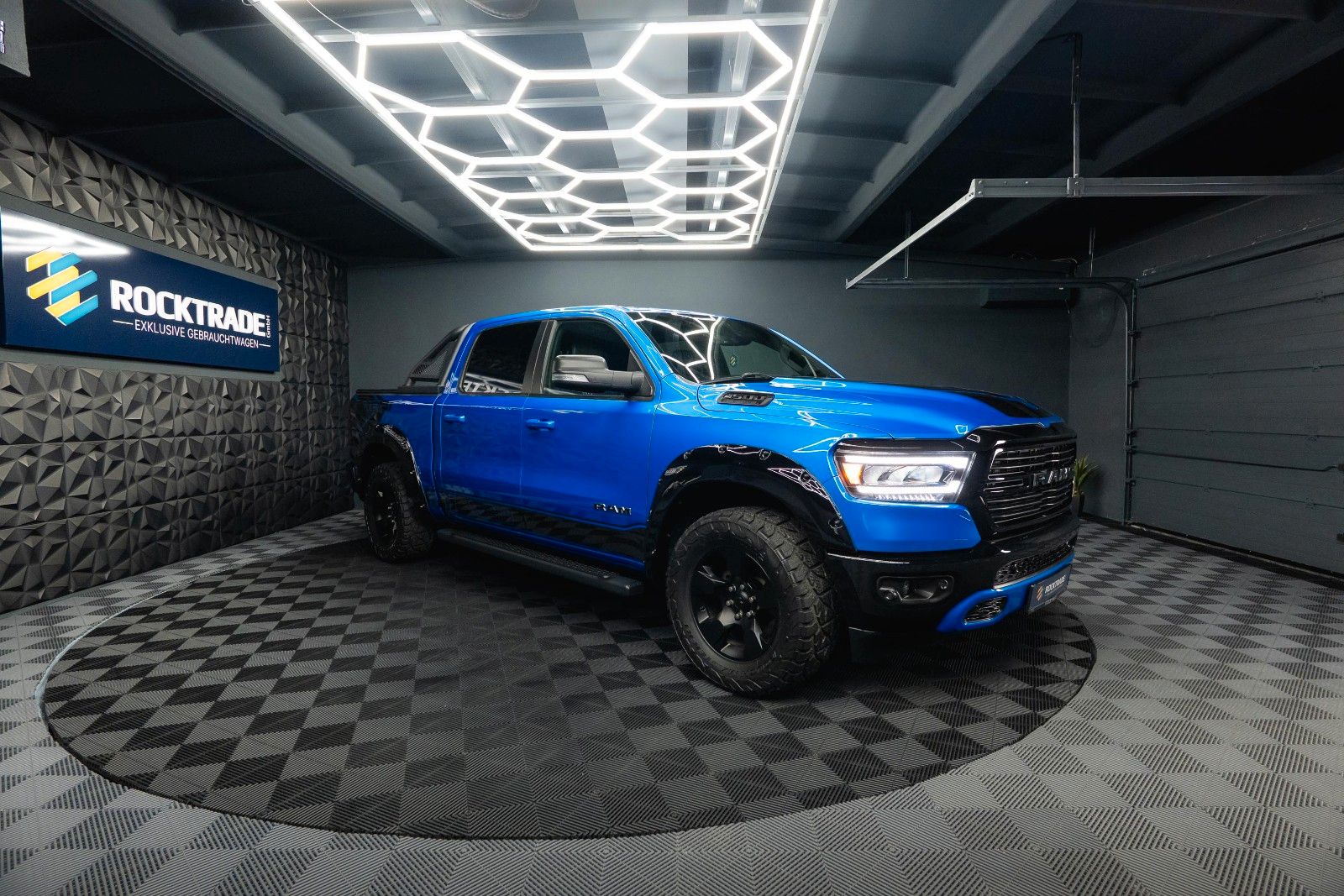 Fahrzeugabbildung Dodge RAM 5.7 V8 HEMI 4x4 OFFROAD Night-Paket *LED*