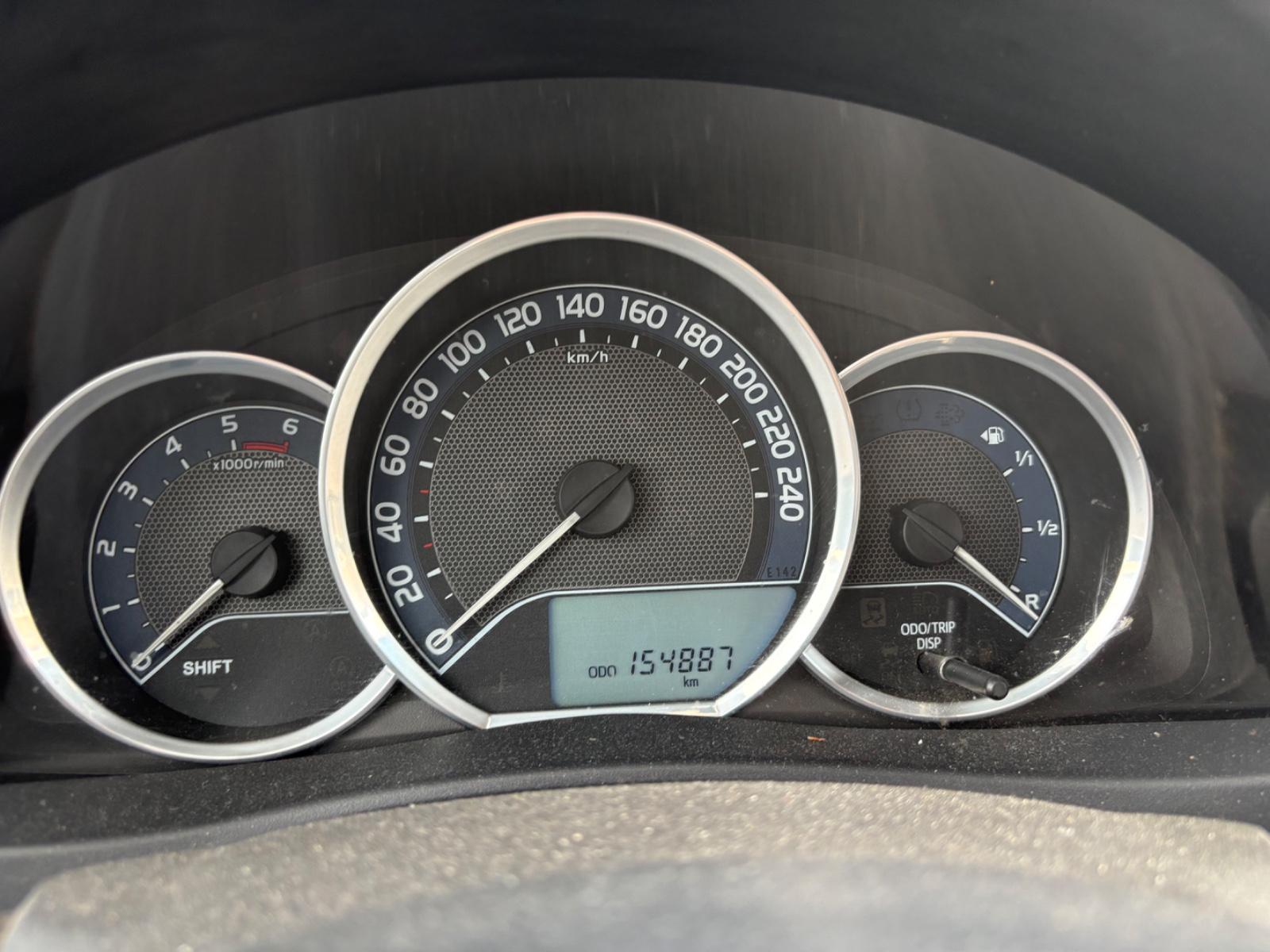 Toyota Auris 2014 — photo 13