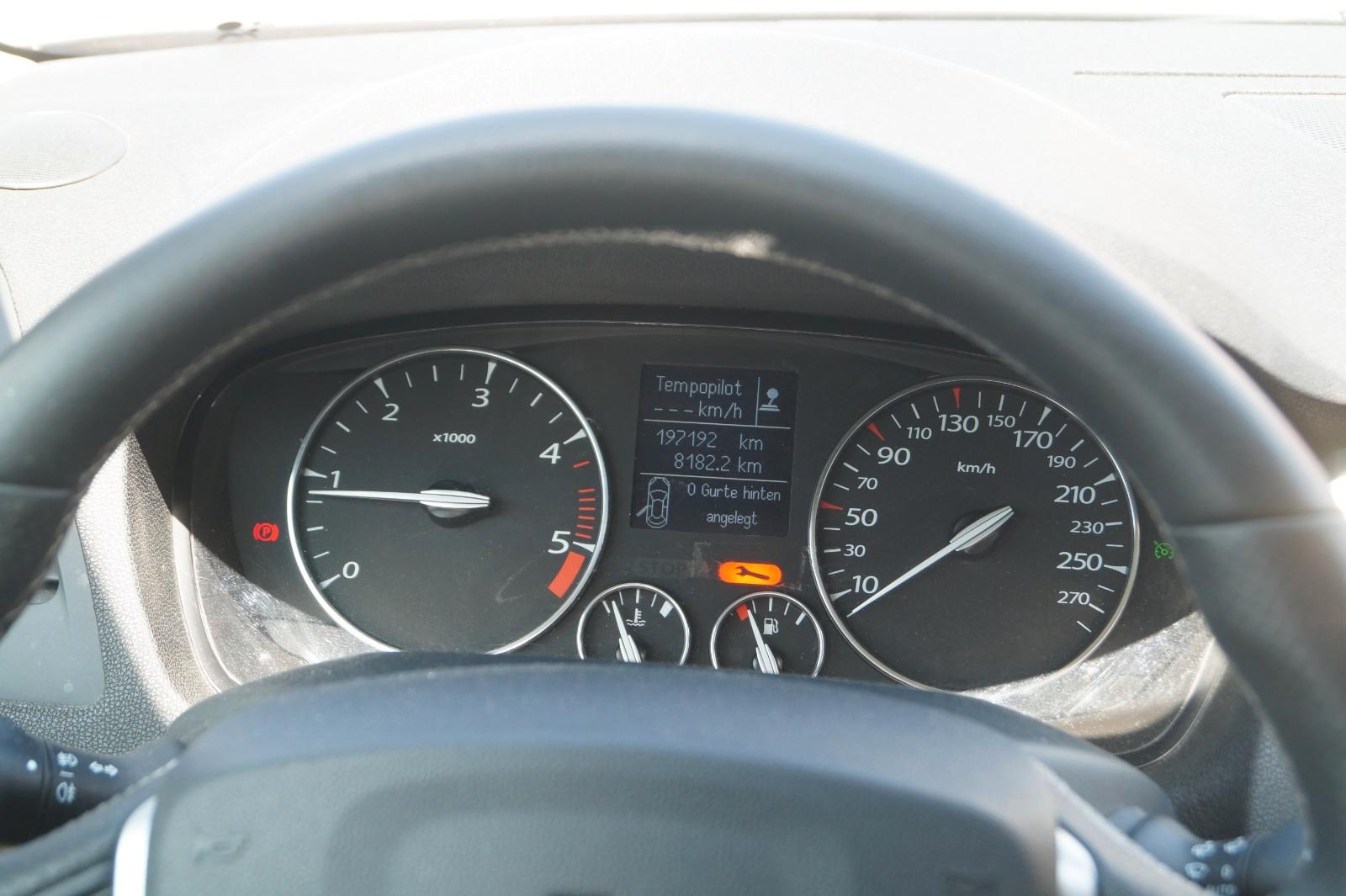 Renault Laguna 2010 — photo 22
