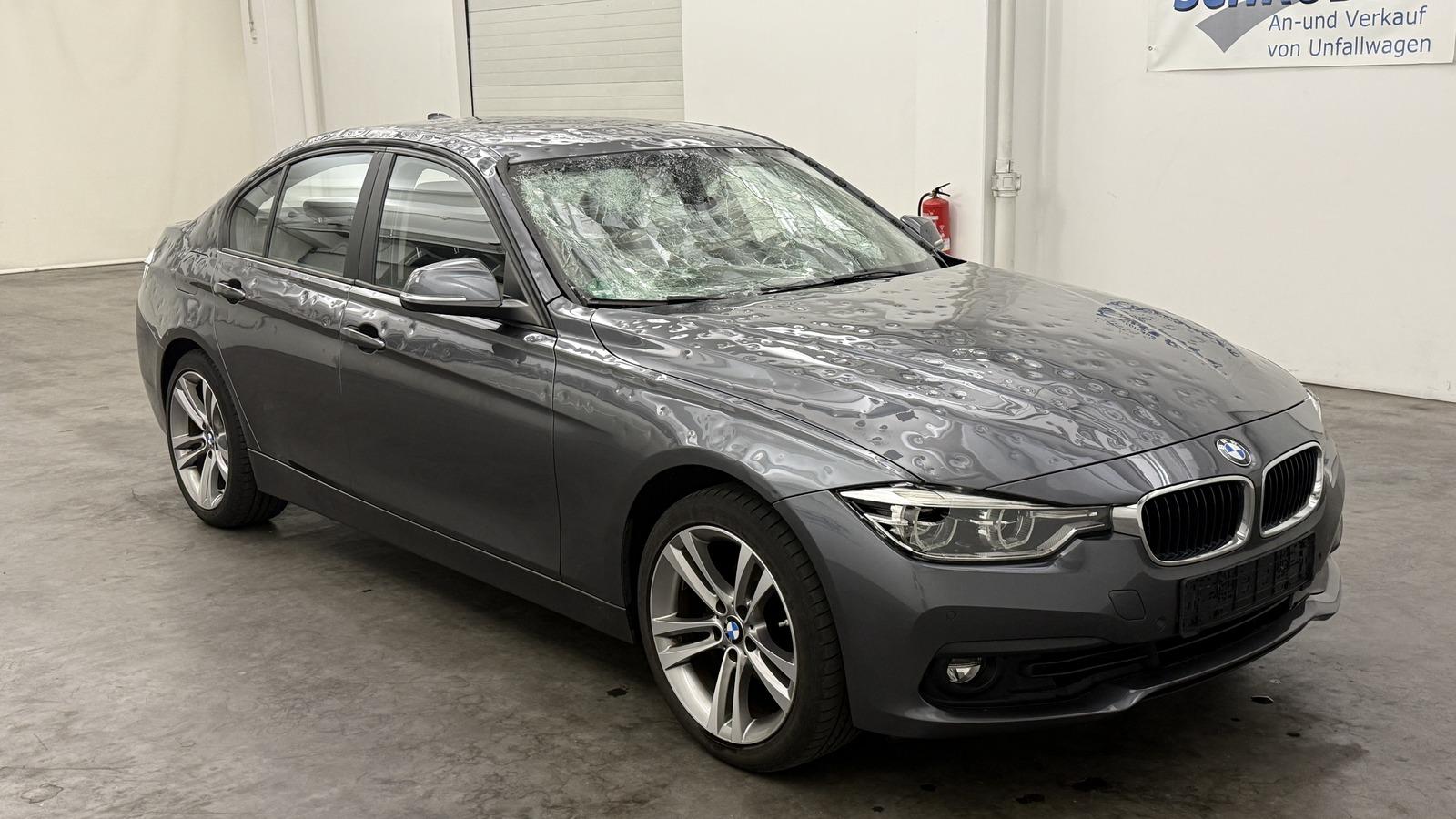 BMW 320i Lim. Advantage Aut. *Navi*SHZ*