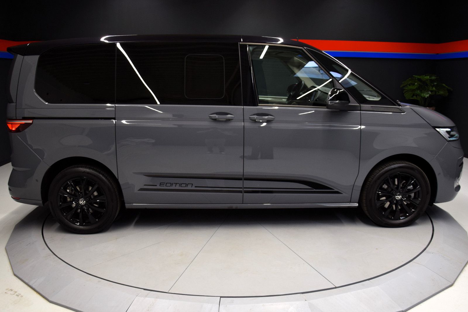 Fahrzeugabbildung Volkswagen T7 Multivan Edition ACC Standheizung AHK Kamera