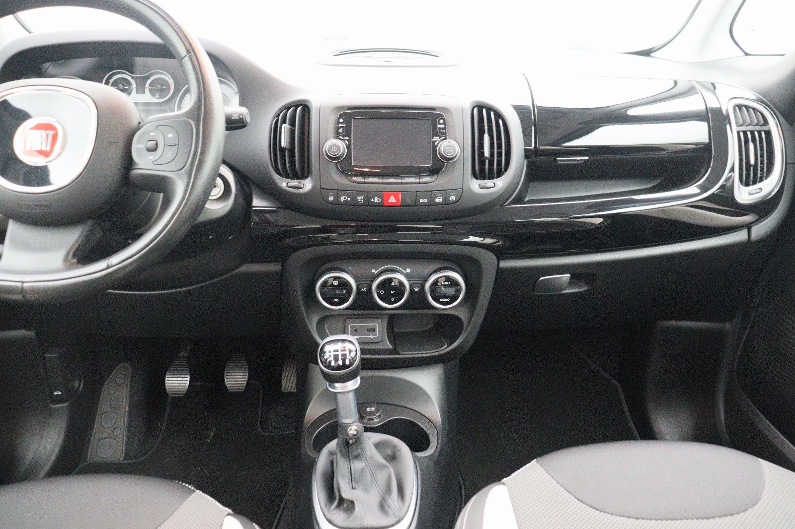 Fahrzeugabbildung Fiat 500L Trekking 1.6 NAVI