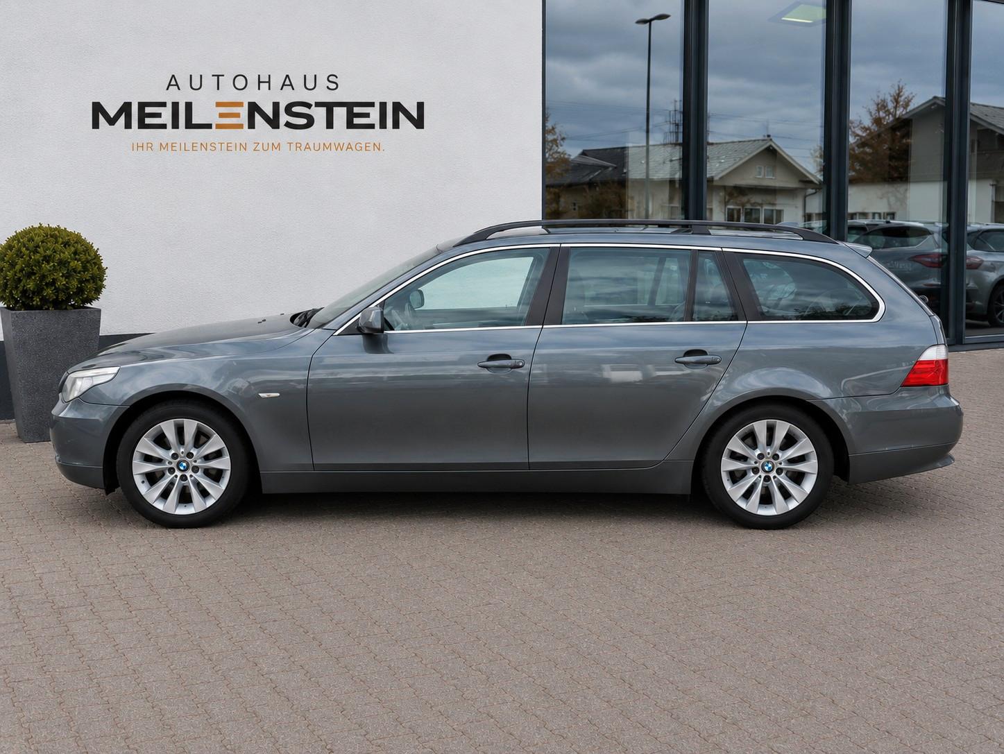 BMW 523 2006 — rear view