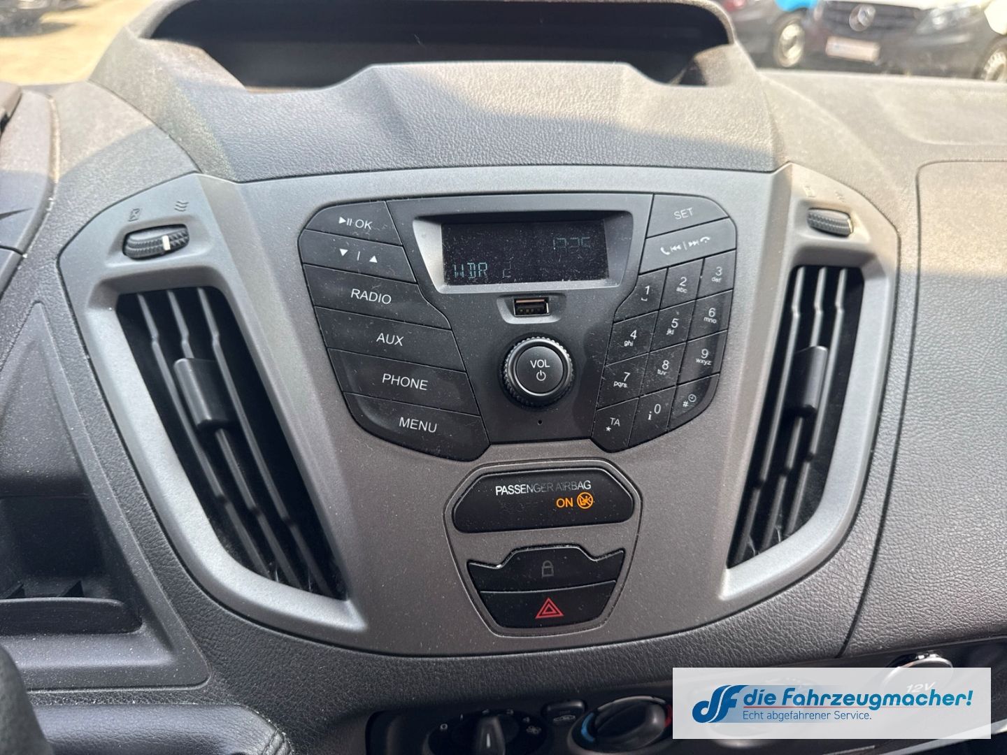 Fahrzeugabbildung Ford Transit Custom Kombi 300 L1 2.2 TDCi *8459