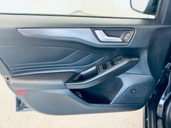 FORD Focus Titanium X*SCHECKHEFT*ACC*PDC*LED*AHK