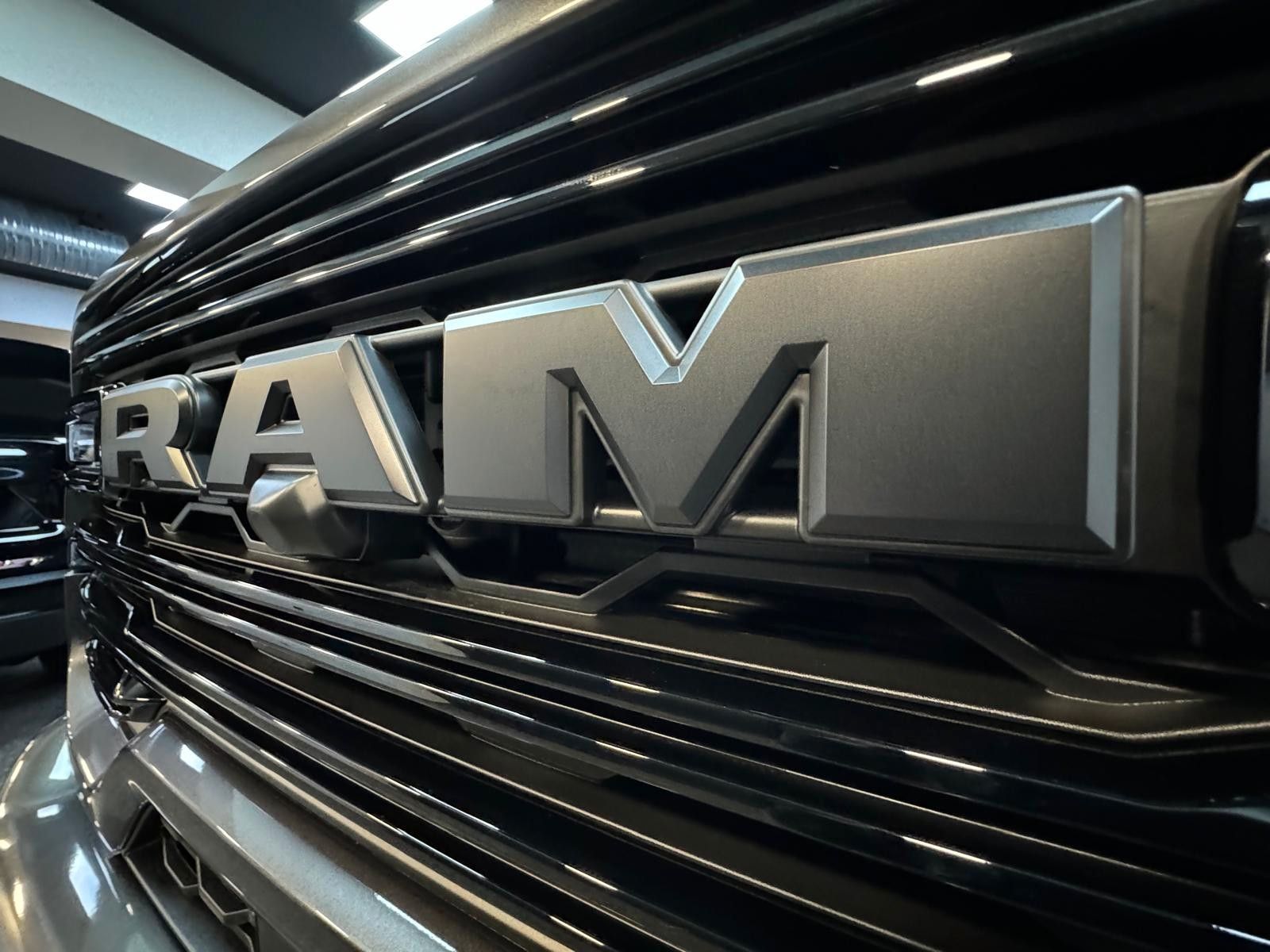 Fahrzeugabbildung Dodge RAM 3500 LARAMIE AEV OFF ROAD 6.4L-V8 37"-LONG