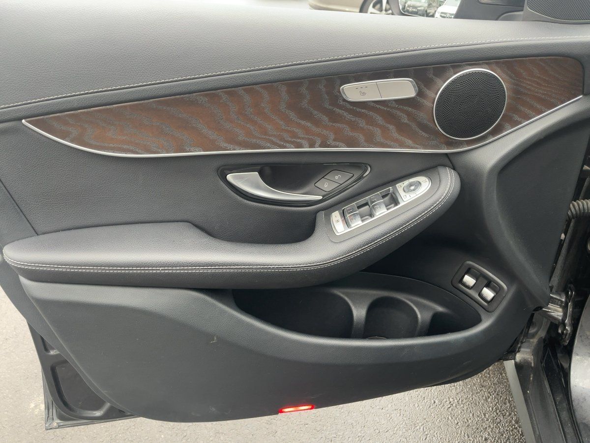 Fahrzeugabbildung Mercedes-Benz GLC 220 d 4M LED/Tempomat/Kamera/AHK