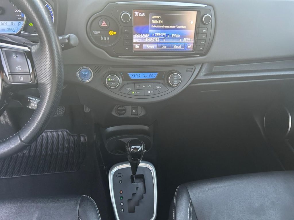 Fahrzeugabbildung Toyota Yaris Hybrid 1.5 VVT-i Lounge