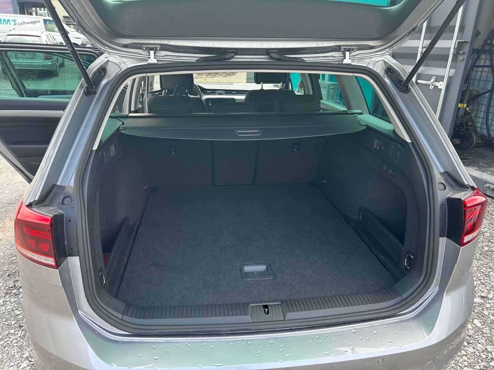Fahrzeugabbildung Volkswagen Passat Variant Business 1.5 TSI Comfline DSG AHK