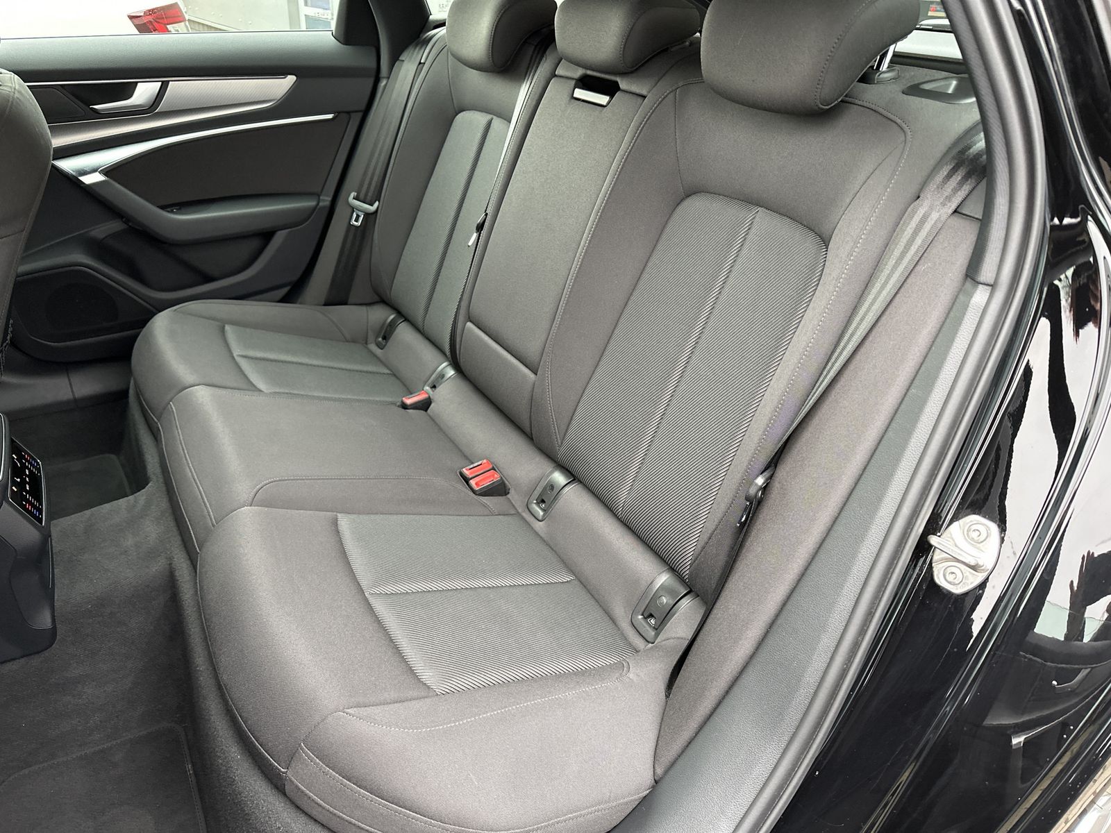 Fahrzeugabbildung Audi A6 Avant 35 TDI Sport NAV+LED+ACC+DSP+V-COCKPIT