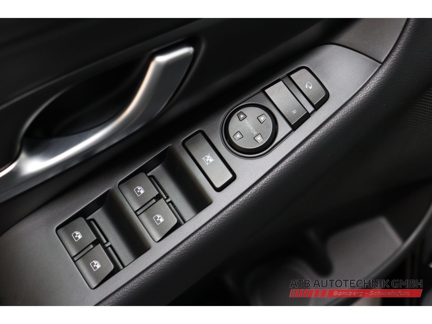 Fahrzeugabbildung Hyundai i30 Advantage 1.5 T-GDi 48V 140PS M/T Navi LED A