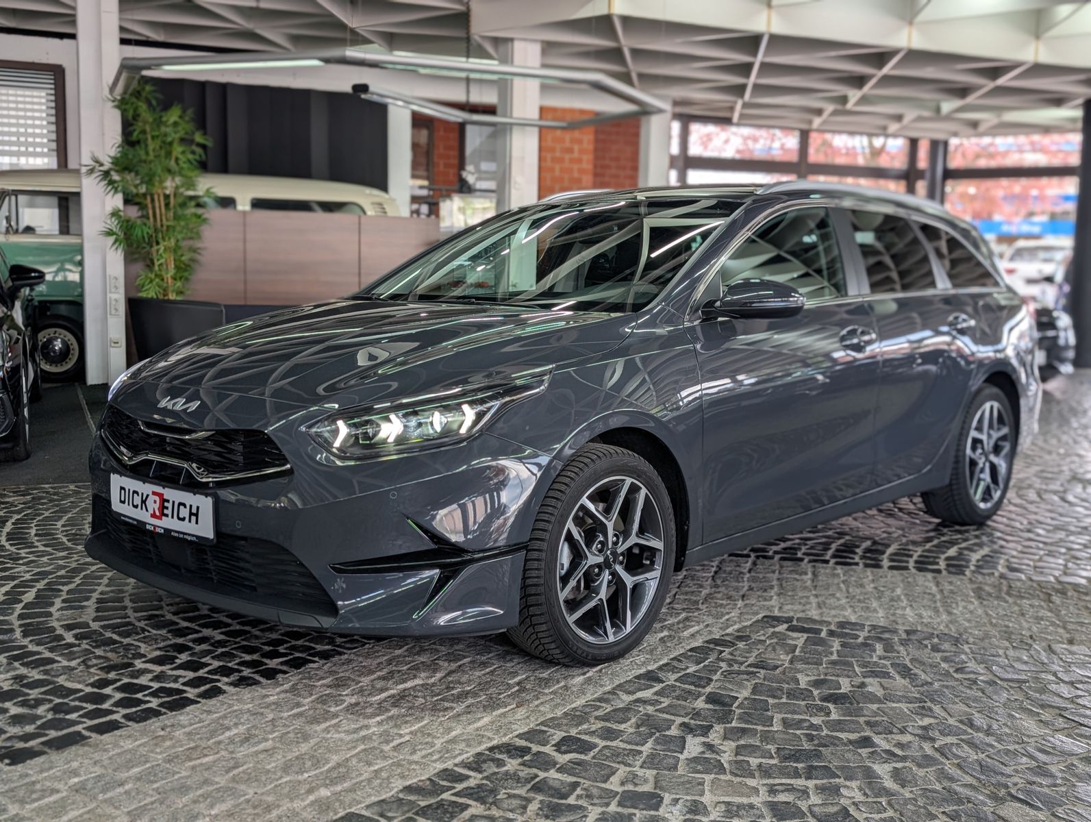 Fahrzeugabbildung Kia cee'd Sportswagon 1.5 Spirit SCC JBL KAM 7J Gar.