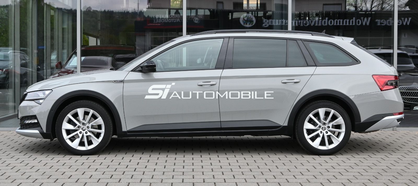 Fahrzeugabbildung SKODA Superb 2.0 TDI DSG 4x4 SCOUT Combi °ACC°AHK°STHZ