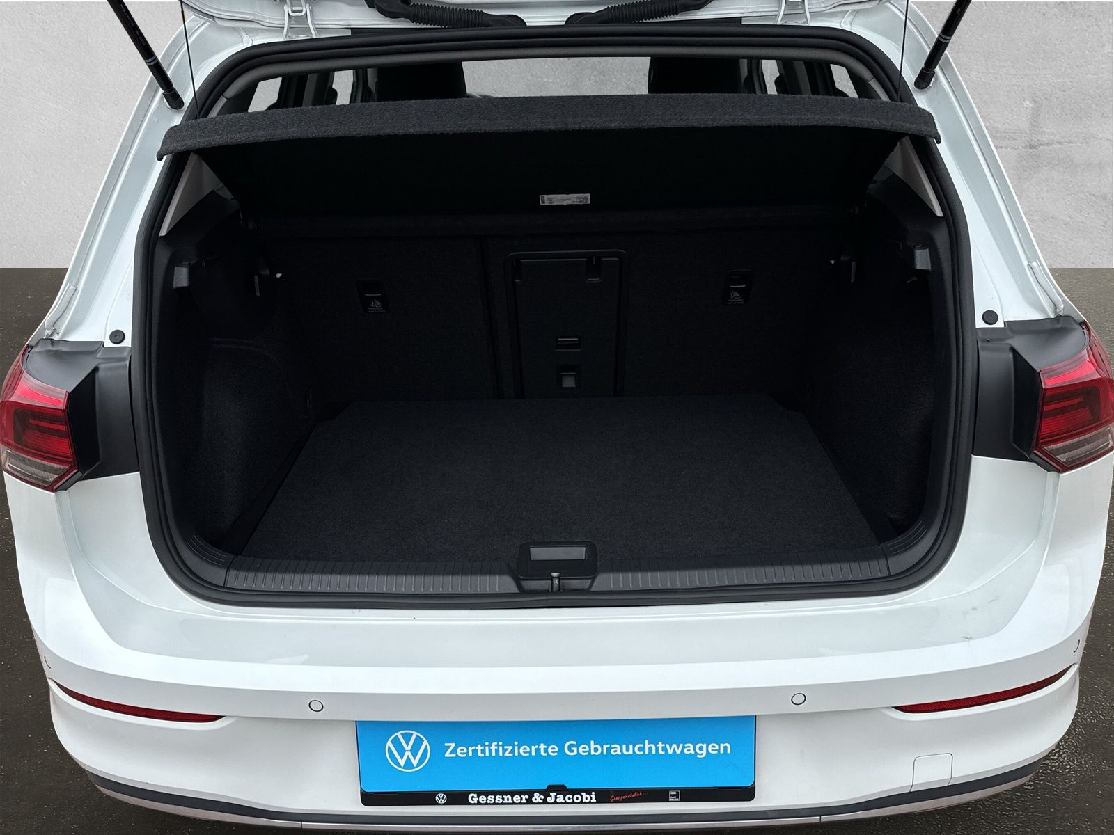 Fahrzeugabbildung Volkswagen Golf 1.5 TSI ACC AppConnect Standhzg.