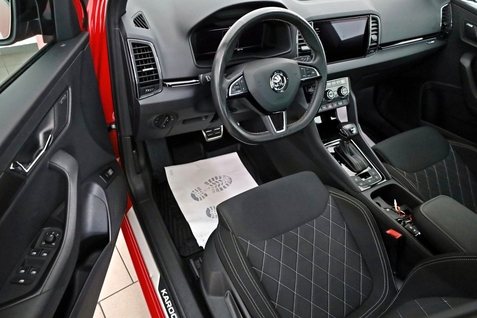 Fahrzeugabbildung SKODA Karoq Sportline 4x4 Navi,LED,Panorama,Apple CarP