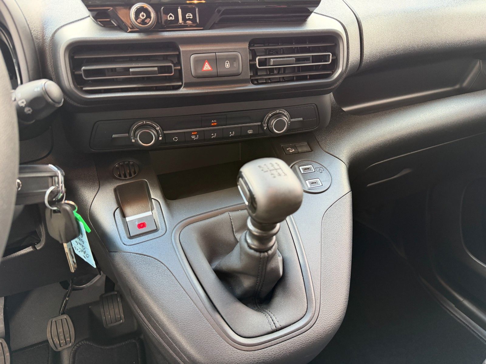 Fahrzeugabbildung Opel Combo Cargo Kastenwagen XL 1.5 Diesel 102 PS!