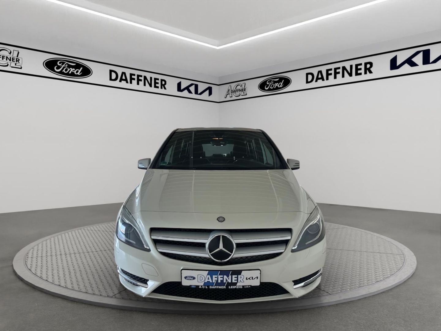 Fahrzeugabbildung Mercedes-Benz B 180 Sportpaket AHK-el. klappb. Bi-Xenon SHZ No