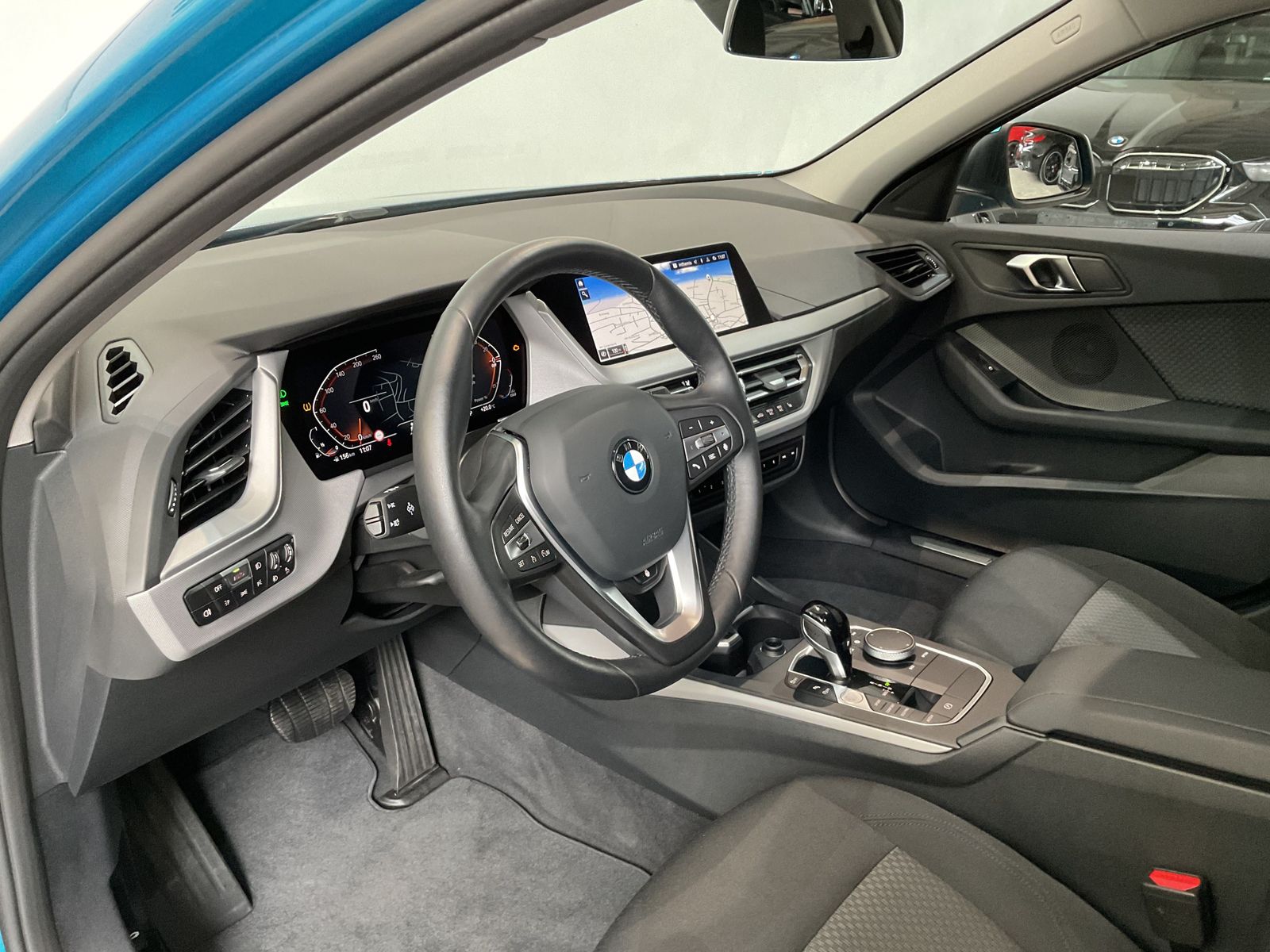 Fahrzeugabbildung BMW 116i | Außenspiegelpaket | Tempomat | Sitzheizun