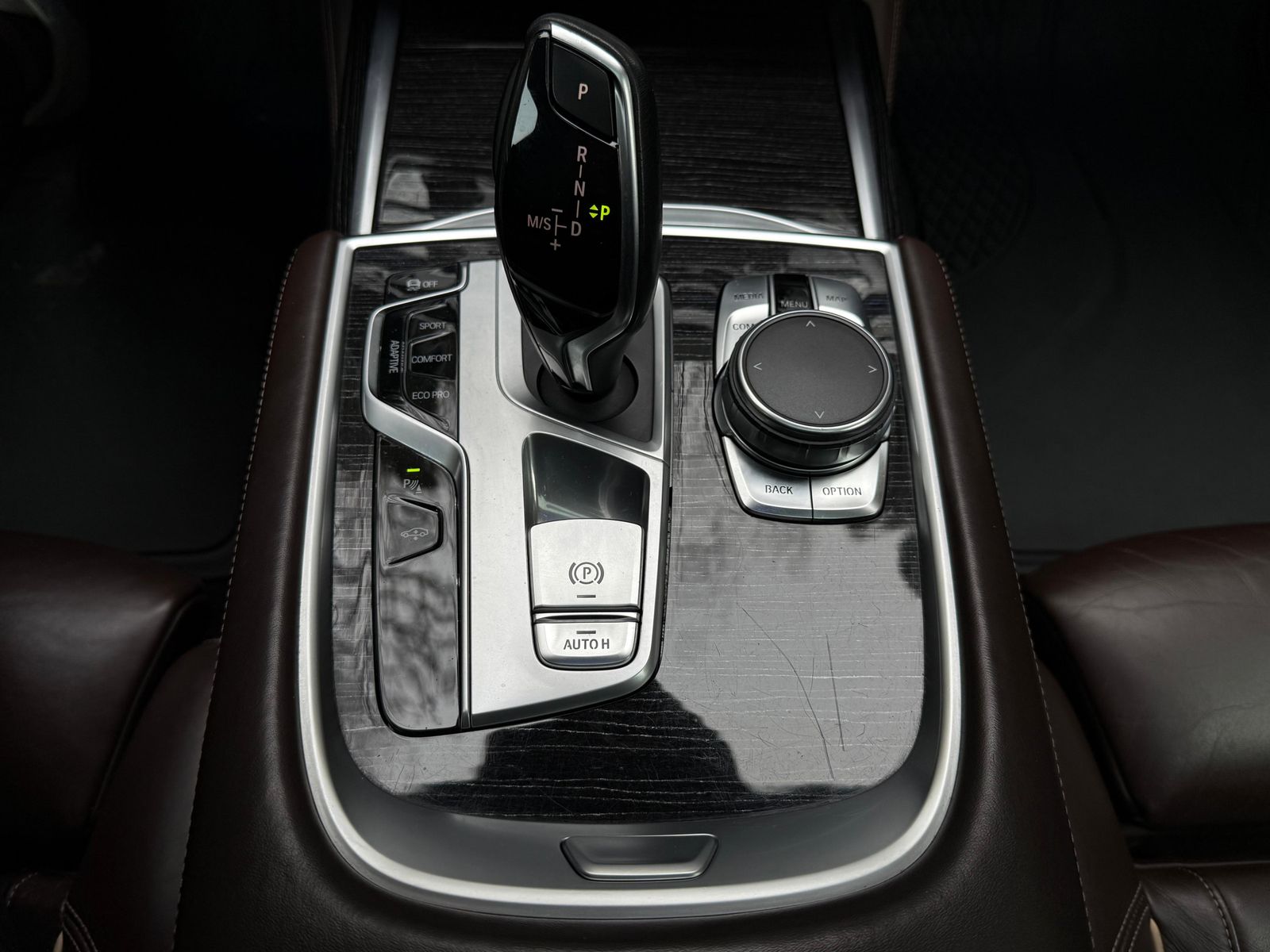 Fahrzeugabbildung BMW 750 L d xDrive M Paket LED+NAV+SHZ+MEMO+PANO+KAM