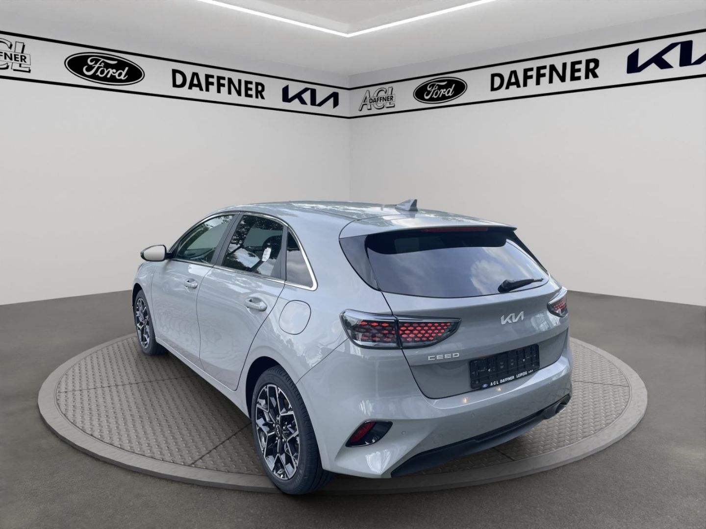 Fahrzeugabbildung Kia Ceed Nightline JBL Kamera Tempomat SpurhalteASS