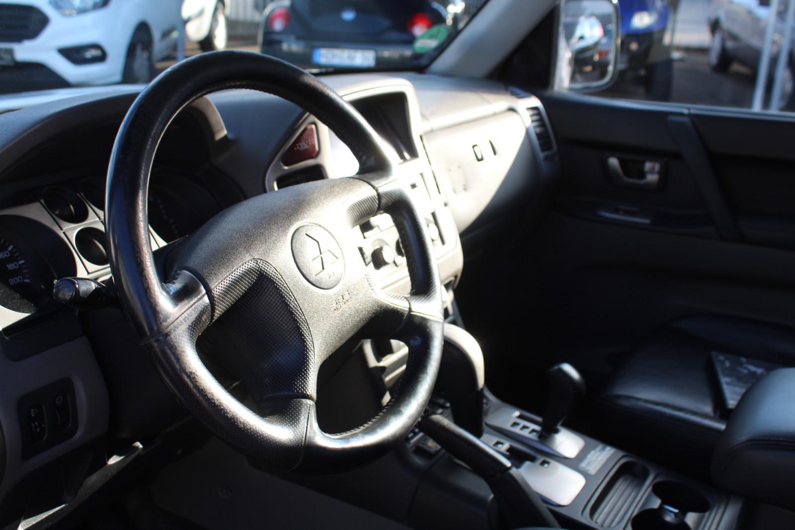 Mitsubishi Pajero 2005 — photo 13