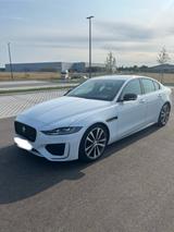 Jaguar XE D200 R-DYNAMIC BLACK R-DYNAMIC BLACK - Jaguar XE: R Dynamic Black