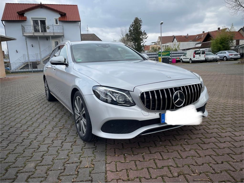 Image of Mercedes-Benz E 220